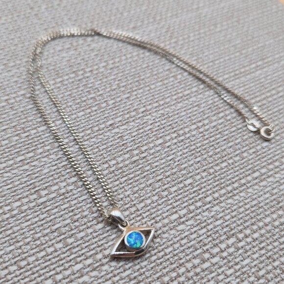 16 Inch Sterling Silver Blue Opal Eye Pendant Necklace A5498 - Picture 3 of 8